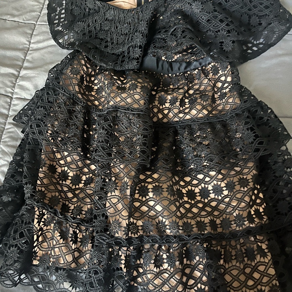 Self portrait dress like new. Black , lace size 6 - Picture 9 of 9